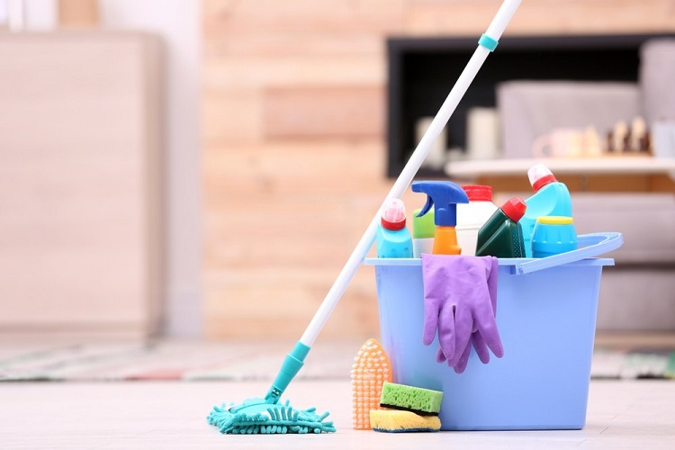 Cara membersihkan rumah baru, Sumber: rukita.co